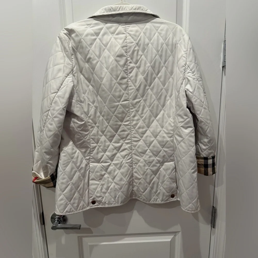 Burberry White Quilted Puffer Jacket - Picture 5 of 7